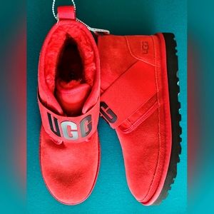 NWT size 12. with 3D UGG logo.